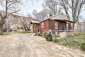 Cozy Helper Home w/ Fenced Yard, Pets Welcome