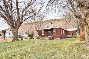 Cozy Helper Home w/ Fenced Yard, Pets Welcome