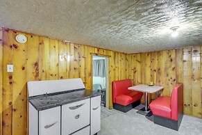 Cozy Helper Home w/ Fenced Yard, Pets Welcome