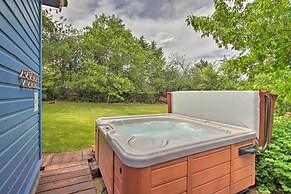 Cozy Home w/ Hot Tub: Half Mi to Salmon River!