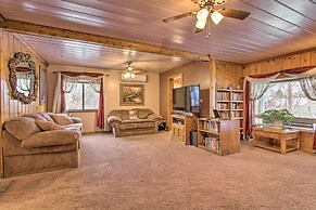 Cozy Home w/ Hot Tub: Half Mi to Salmon River!