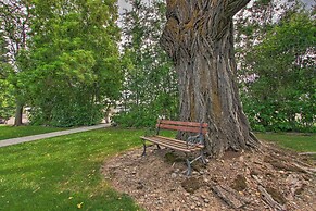 Cozy Home w/ Hot Tub: Half Mi to Salmon River!