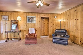 Cozy Home w/ Hot Tub: Half Mi to Salmon River!