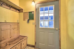 Cozy Home w/ Hot Tub: Half Mi to Salmon River!