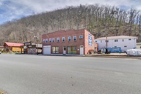 Downtown Marlinton Vacation Rental Apartment!