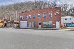 Downtown Marlinton Vacation Rental Apartment!