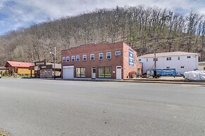 Downtown Marlinton Vacation Rental Apartment!