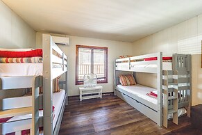 Beech Mountain Home w/ Game Room & Mountain Views!