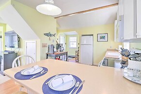 Family-friendly Cottage, Walk to the Beach!