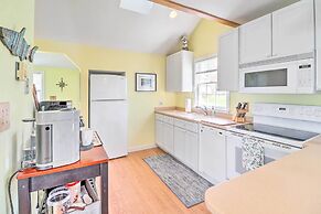Family-friendly Cottage, Walk to the Beach!