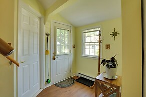 Family-friendly Cottage, Walk to the Beach!