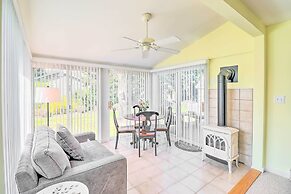 Family-friendly Cottage, Walk to the Beach!