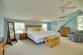 Family-friendly Cottage, Walk to the Beach!