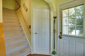 Family-friendly Cottage, Walk to the Beach!