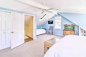 Family-friendly Cottage, Walk to the Beach!