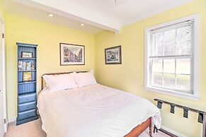 Family-friendly Cottage, Walk to the Beach!