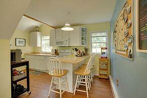 Family-friendly Cottage, Walk to the Beach!
