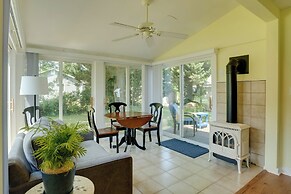 Family-friendly Cottage, Walk to the Beach!