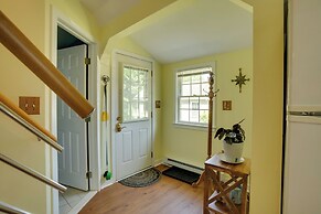 Family-friendly Cottage, Walk to the Beach!