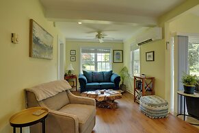 Family-friendly Cottage, Walk to the Beach!