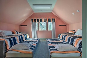 Falling Water Chalet Upper Unit: Near Bike Trails!