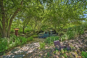 Falling Water Chalet Upper Unit: Near Bike Trails!