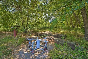 Falling Water Chalet Upper Unit: Near Bike Trails!