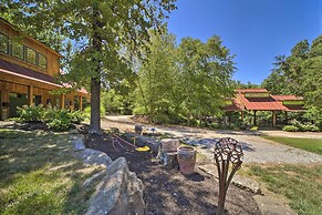 Falling Water Chalet Upper Unit: Near Bike Trails!