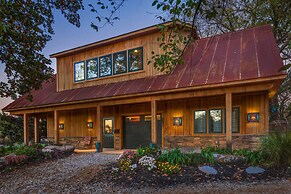 Falling Water Chalet Upper Unit: Near Bike Trails!
