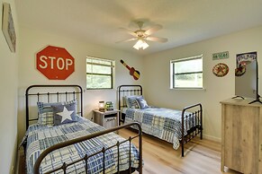 Grand Murphy Cabin w/ Fire Pit & Game Room!