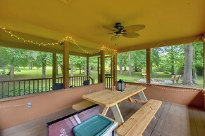 Grand Murphy Cabin w/ Fire Pit & Game Room!