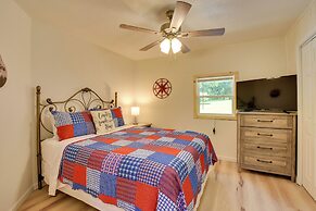 Grand Murphy Cabin w/ Fire Pit & Game Room!