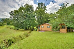 Grand Murphy Cabin w/ Fire Pit & Game Room!