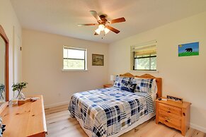 Grand Murphy Cabin w/ Fire Pit & Game Room!