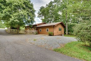 Grand Murphy Cabin w/ Fire Pit & Game Room!