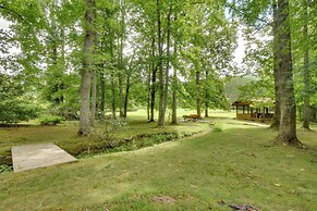 Grand Murphy Cabin w/ Fire Pit & Game Room!