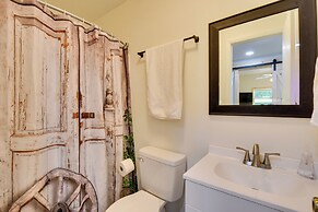 Grand Murphy Cabin w/ Fire Pit & Game Room!