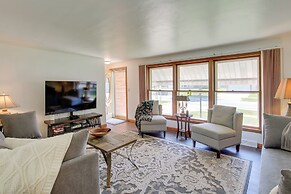 Walk to Lambeau Field: Green Bay Retreat