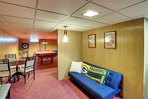 Walk to Lambeau Field: Green Bay Retreat