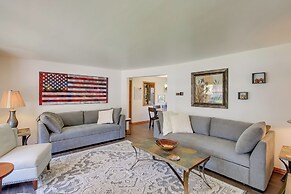 Walk to Lambeau Field: Green Bay Retreat