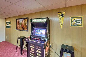 Walk to Lambeau Field: Green Bay Retreat