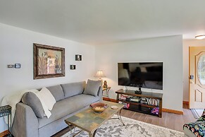 Walk to Lambeau Field: Green Bay Retreat