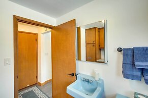 Walk to Lambeau Field: Green Bay Retreat