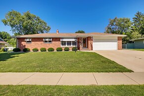 Walk to Lambeau Field: Green Bay Retreat