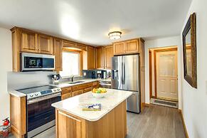 Walk to Lambeau Field: Green Bay Retreat