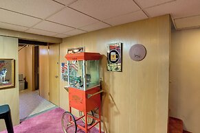 Walk to Lambeau Field: Green Bay Retreat