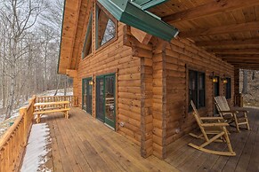 Family-friendly Warsaw Cabin w/ Deck & Fireplace!