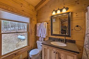 Family-friendly Warsaw Cabin w/ Deck & Fireplace!