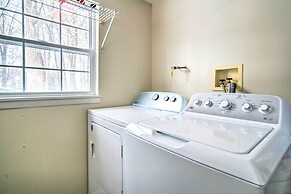 Eastlake Home w/ Patio < 1 Mi to Lake Erie!