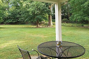 Eastlake Home w/ Patio < 1 Mi to Lake Erie!